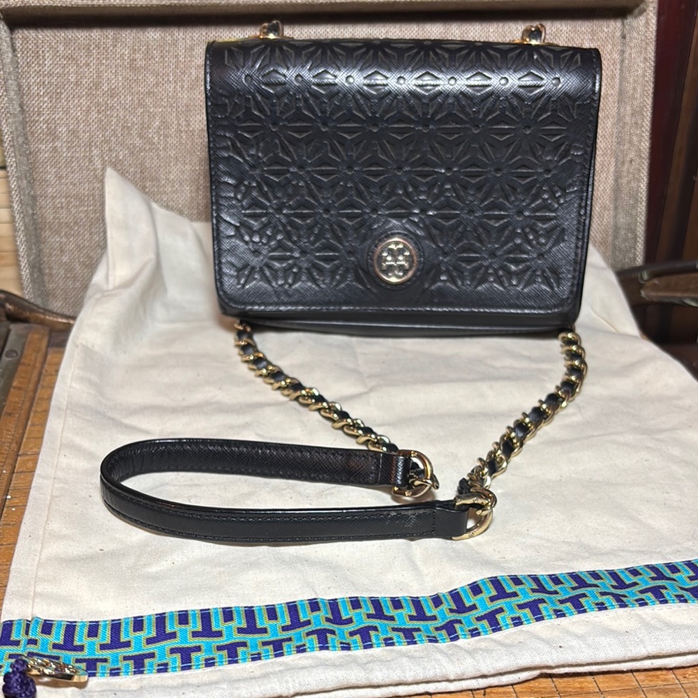 Tory Burch Shoulder Bag Black Cut Out Geometric w Gold Chain Str 7”Lx5”Hx2.5”